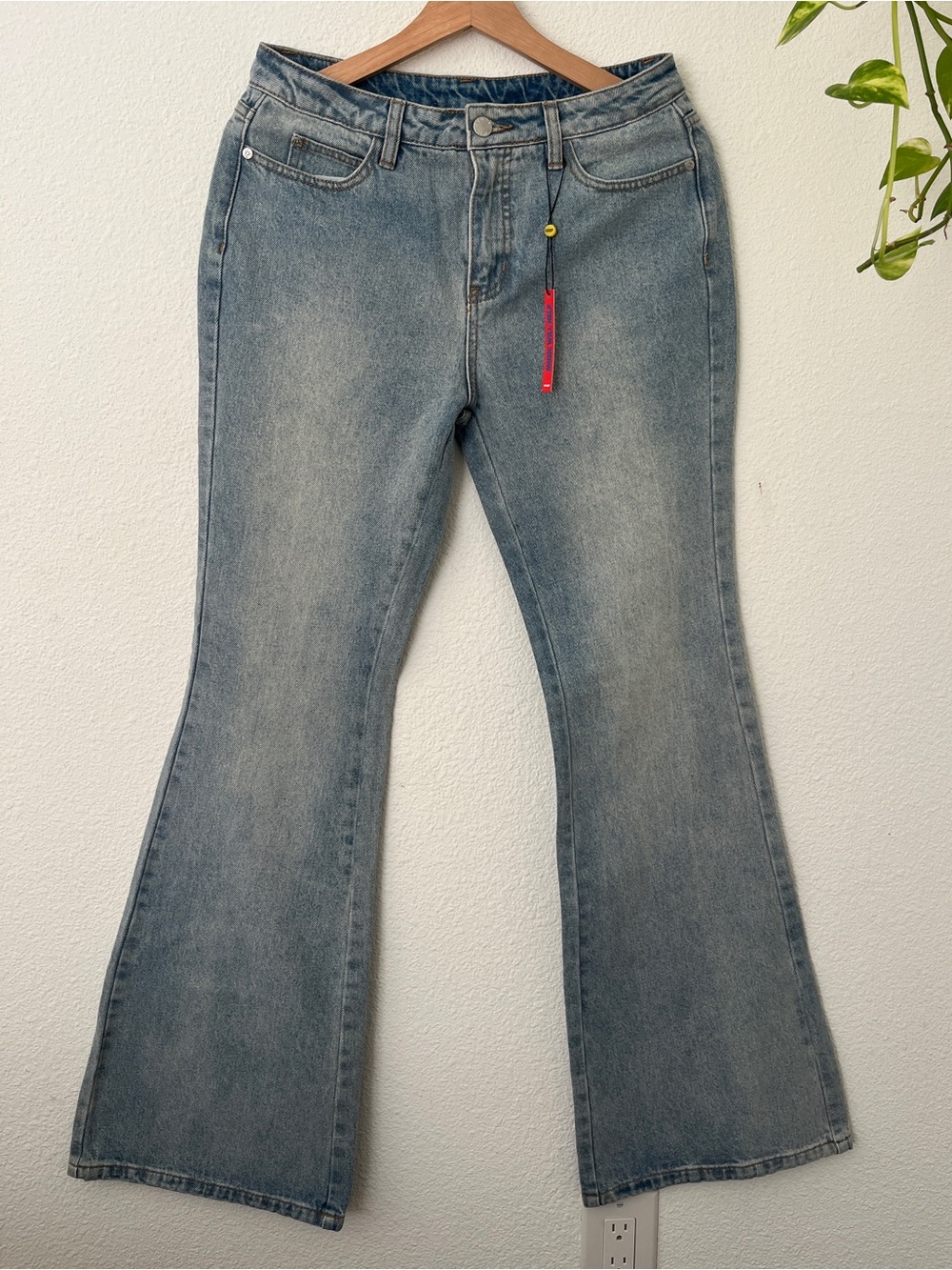Y2K UNIF Steve Flare Jeans in light blue wash sz 28